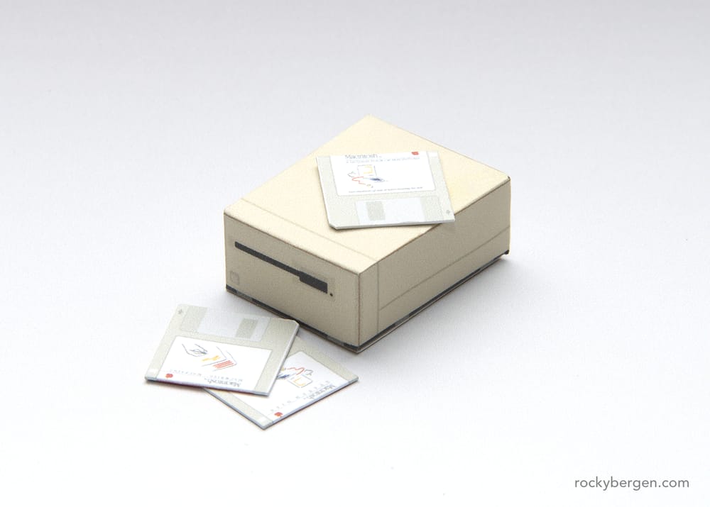 Paper APPLE MACINTOSH 128K floppy drive